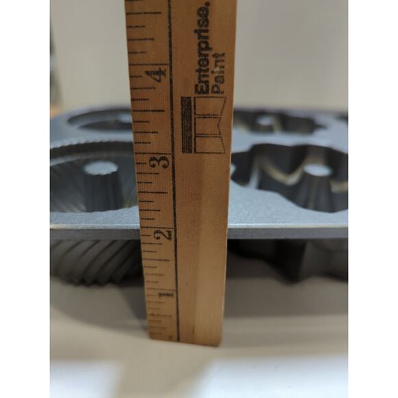 Nordic Ware Multi Mini Bundt Pan - Makes mini Bavaria, Star and Fiesta cakelets - Picture 5 of 6